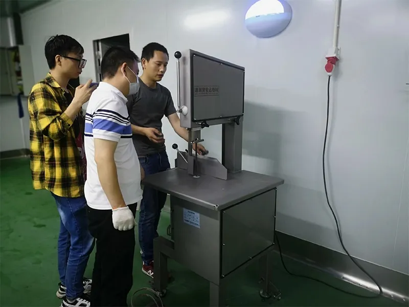 Thiết bị chế biến thịt và rau củ đã được lắp đặt cho các cơ sở sản xuất thực phẩm