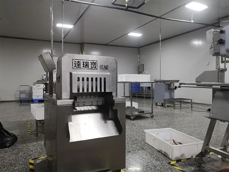 Lắp đặt và điều chỉnh tại chỗ máy cắt thịt heo